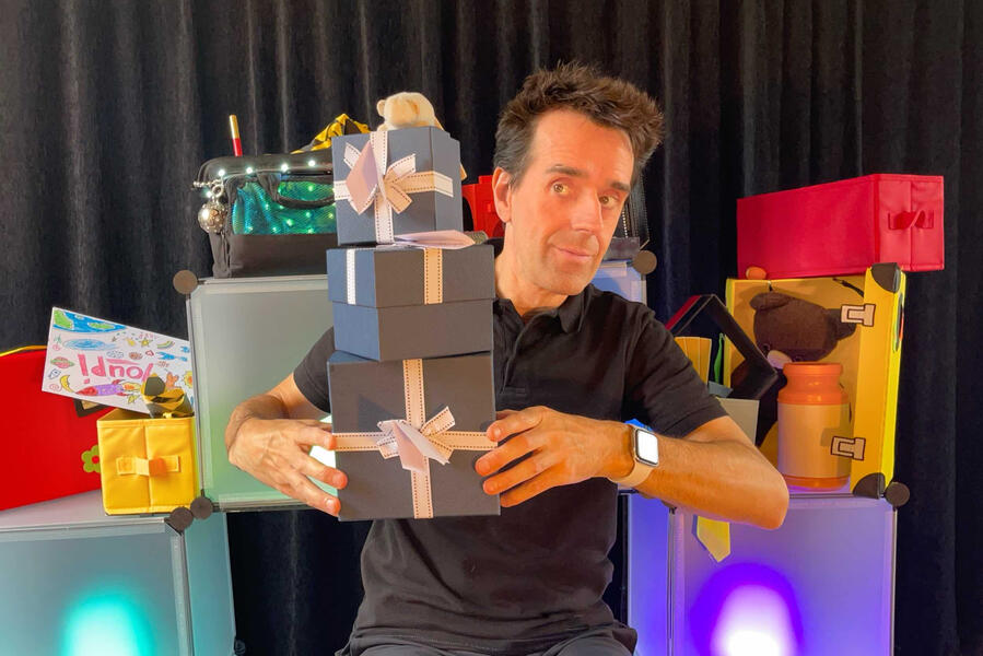 Monsieur Fred et son spectacle Zouick, Fouick, Touick ! Prendre une représentation dans l'Oise pendant un arbre de Noël