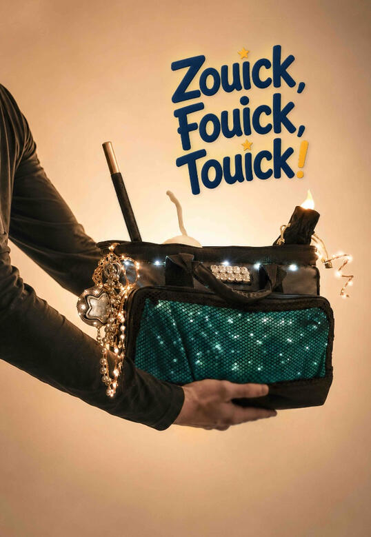 Zouick, Fouick, Touick ! Affiche du spectacle “Zouick, fouick, touick” : Monsieur Fred court dans un décor imaginaire rempli de souvenirs pour les arbres de noël des écoles