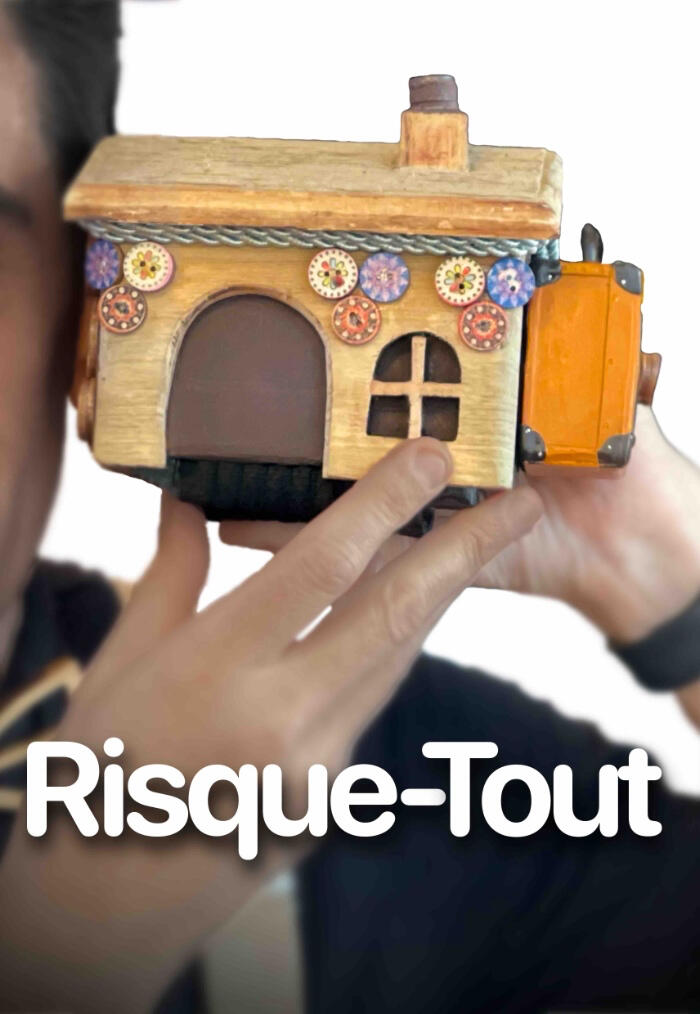 Spectacle Risque-Tout Affiche du spectacle Risque-Tout avec Monsieur Fred qui tient l'héroïne du spectacle dans ses mains